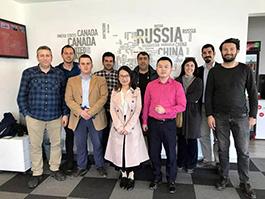 Foto grupal de clientes colombianos en 2024